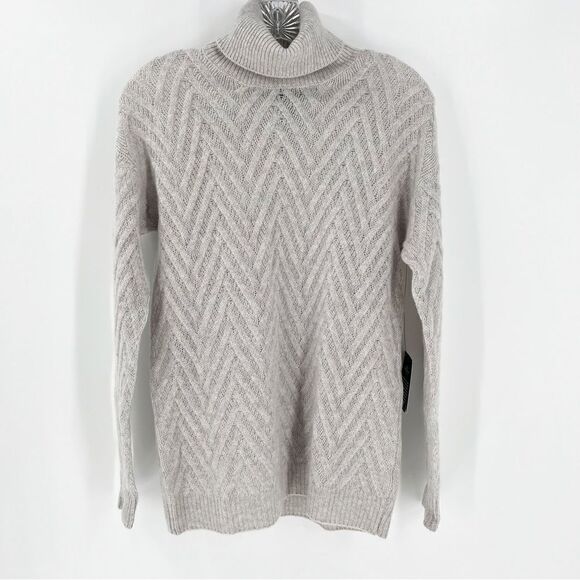 C by Bloomingdale’s Cashmere Sweater - Picture 2 of 4